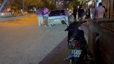 Gaziantep'te bir motosikletli aracın önünde metrelerce sürüklendi