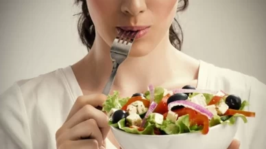 Yaz enerjisini sofranıza taşıyın! Uzmanından fit kalma rehberi