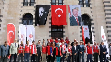 Depremde hasar alan Kurtuluş Camii ibadete açıldı