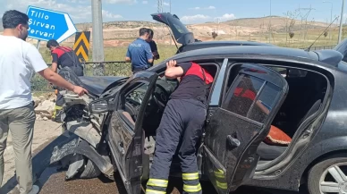 İki otomobil çarpıştı: 4 kişi yaralandı