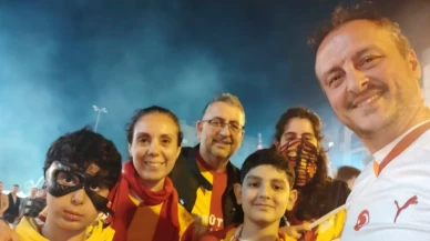 Galatasaraylılar, 25'inci şampiyonluğu Osimhen maskeleriyle kutladı