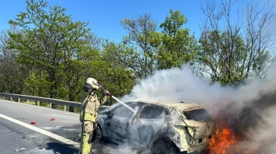 Büyükçekmece’de seyir halindeki otomobilde yangın çıktı