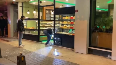 Arkadaşları kaçtı, o kurtulamadı! Kafeye sığınan 17 yaşındaki genç silahlı saldırıya uğradı