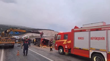 Denizli Tavas'ta feci kaza: Tekstil işçilerini taşıyan minibüs karşı şeritteki otomobille çarpıştı