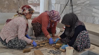 Sardes’te 2 bin yıllık mozaiklere kadın eli değdi