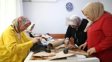 Saraciye ustası, ev hanımlarının yardımıyla kültürel mirası yaşatıyor