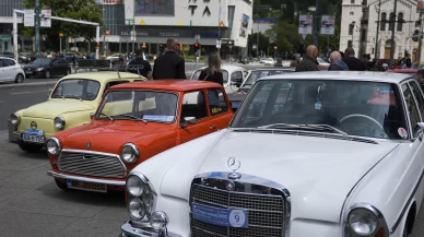 Avrupa'daki klasik otomobil tutkunları Saraybosna'da buluştu