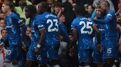 Chelsea şampiyonu devirdi