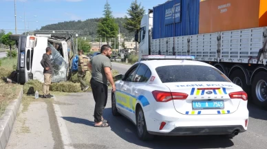 Manisa'da takla atan kamyonetin sürücüsü yaralandı