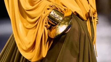 Yaz modasında öne çıkan trendler! Oversize gömlekler ve parlak renklerle enerjik görünüm