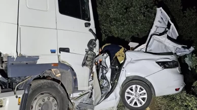 Bursa'da feci kaza! Tır otomobili biçti