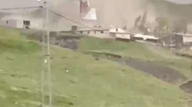 Kars'ta şiddetli rüzgar çatıları uçurdu: Korku dolu anlar kamerada