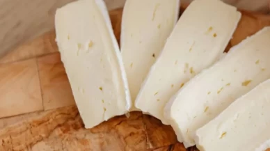 Hafta sonu kahvaltılarınız için ev yapımı peynir tarifi