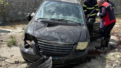 Kontrolden çıkan otomobil kanala düştü: 2 yaralı