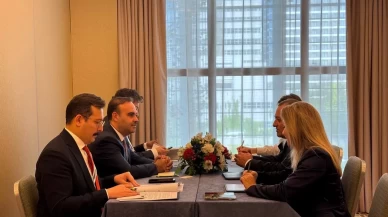 Sanayi ve Teknoloji Bakanı Kacır'dan Varşova'da ikili görüşmeler