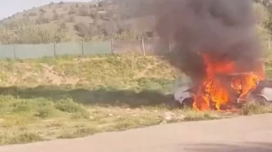 Ankara’da boş arazide araç yangını