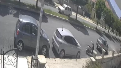 Motosiklet kaldırıma çıkıp duvara çarptı!