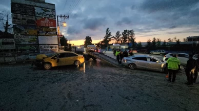 Ticari taksi ve otomobil çarpıştı: 6 yaralı