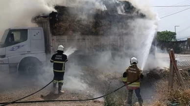 Hatay Kırıkhan’da alevler saman tırını bir anda sardı