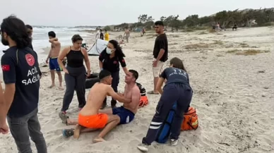 İzmir’de denize giren genç boğuldu, arkadaşları sinir krizi geçirdi