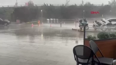 Ankara'da kuvvetli rüzgar ve sağanak hayatı felç etti