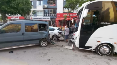 İşçi servisi park halindeki 10 araca çarptı