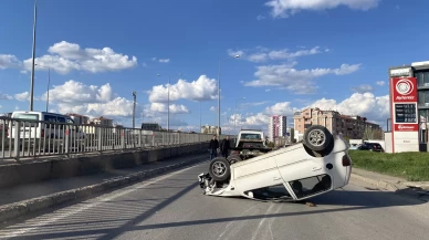 Sivas'ta otomobil devrildi: 3 yaralı