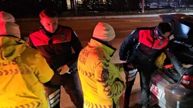 Kütahya'da 'dur' ihtarına uymayan araçtaki 2 kişi kovalamaca sonucu yakalandı