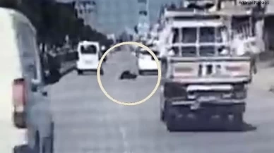 Yolun karşısına geçen kadına çarpıp kaçtı