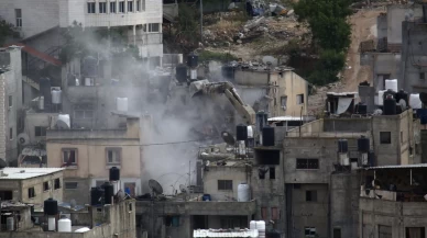 Nur Şems Mülteci Kampı'nda Filistinlilere ait evler yıkıldı