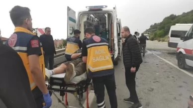 Bursa Gemlik'te otomobil ile servis minibüsü çarpıştı: 12 yaralı