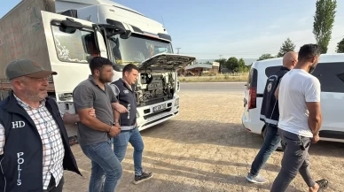 Gümrük mührü kırılmış tırda yakalandılar