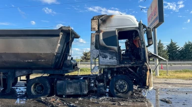 Uşak'ta park halindeki tırda yangın çıktı