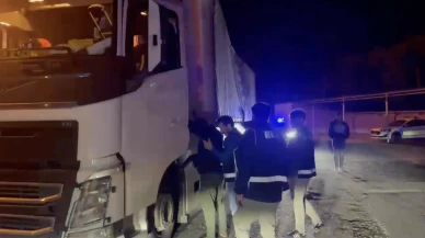 Balyaların arasından binlerce kaçak sigara çıktı