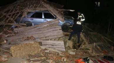 Kocaeli'de virajı alamayan otomobil samanlığa girdi