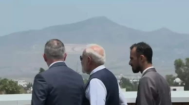 Modi, KKTC bayrağından gözlerini alamadı!