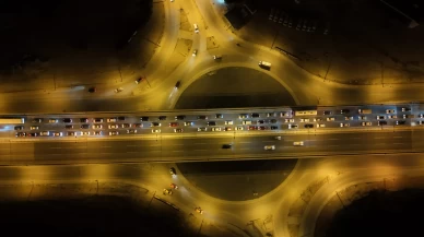 Tatilin son gecesinde trafik yoğunluğu zirve yaptı! Yüz binlerce araç aynı anda yola çıktı