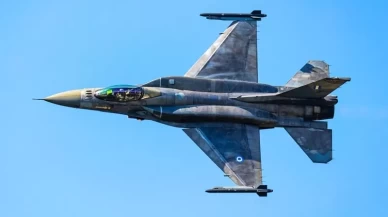 Hollanda, Ukrayna’ya vaadettiği F-16 savaş uçaklarını teslim etti