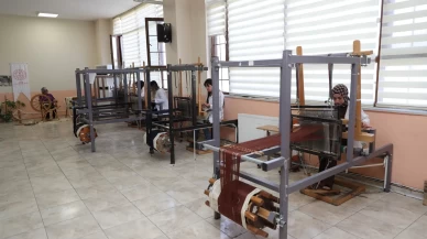 Kadın ustalar "şal şapik" kumaşını yaşatmak için tezgah başında