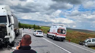 Nevşehir'de ölüm kavşağı! Süt tankeri ile otomobil kafa kafaya çarpıştı