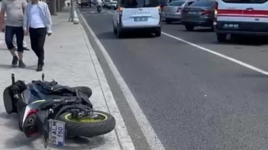 Kaza yapan motosiklet sürücüsü kask sayesinde kazayı küçük sıyrıklarla atlattı