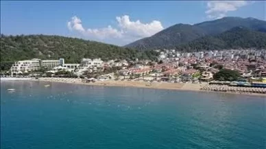 Arnavutköy'deki Karaburun Sahili Mavi Bayrak aldı