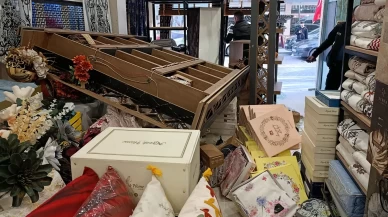 2 çocuk otomobilin altında kalmaktan son anda kurtuldu