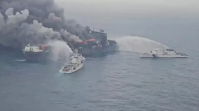 Hindistan açıklarında yük gemisindeki patlama ve yangında kayıp 4 görevli aranıyor