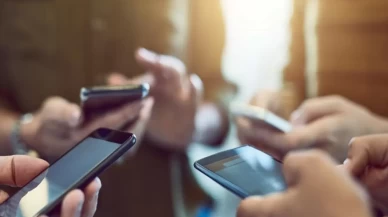 İtalya'da okullarda cep telefonu kullanımı artık tamamen yasak