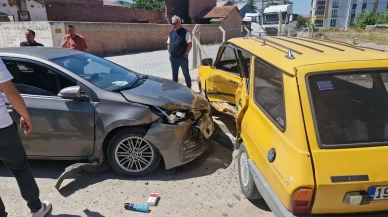 Çorum'da otomobiller çarpıştı: 3 yaralı