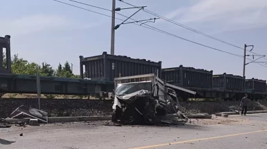 Malatya'da yük treni kamyonete çarptı