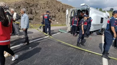 Cenazeden dönerken kaza yaptılar! Midibüs devrildi, ölü ve yaralılar var