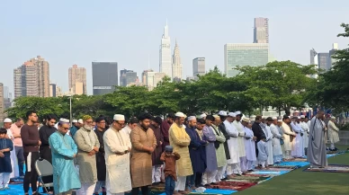 New York'ta bayram namazı sıcak hava nedeniyle parkalarda kılındı