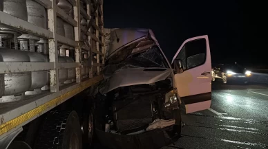 TEM’de can pazarı! Tüp yüklü kamyon ile minibüs çarpıştı: 16 yaralı